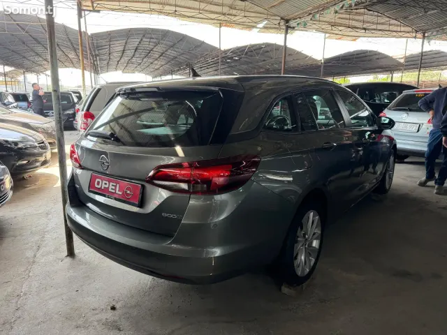 Opel Astra K 2016 · 1.4 MT