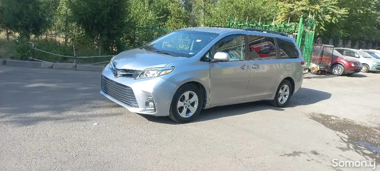 Toyota Sienna 2014 · 3.5 AT