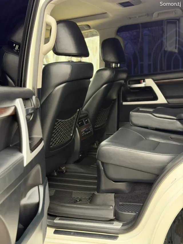 Toyota Land Cruiser 2017 · 4.5 AT