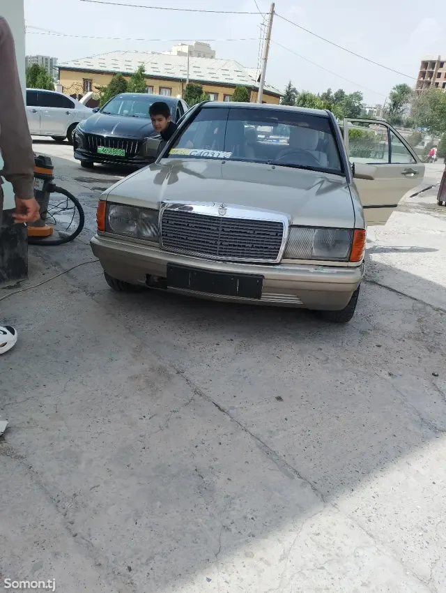 Mercedes-Benz W201 1988 · 1.8 MT