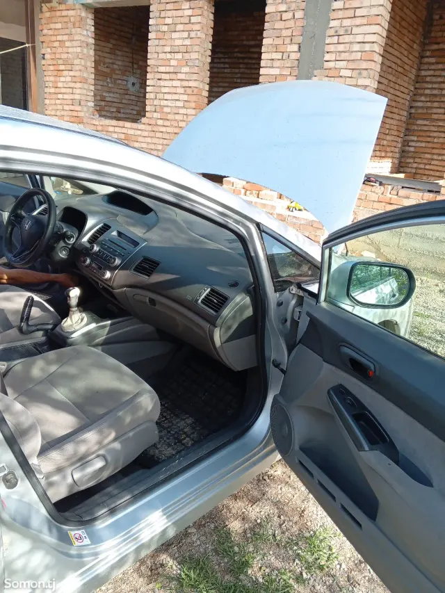 Honda Civic 2006 · 1.8 MT