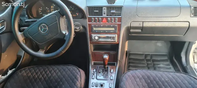 Mercedes-Benz C class 1999 · 2.0 AT