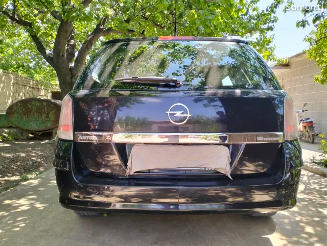 Opel Astra H 2006 · 1.6 MT