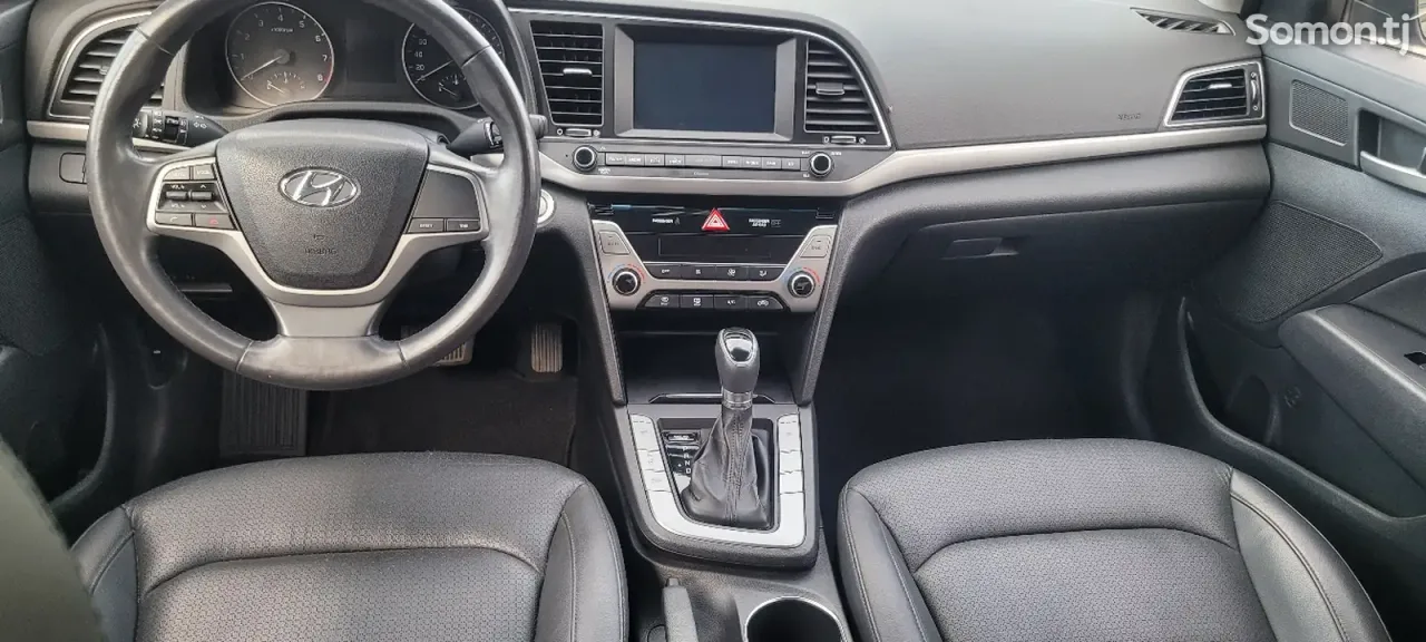 Hyundai Avante 2015 · 1.6 AT