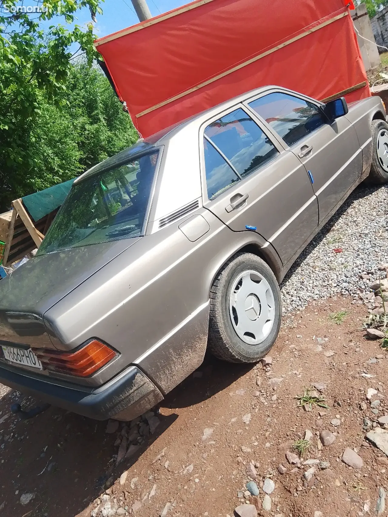 Mercedes-Benz W201 1990 · 1.8 MT