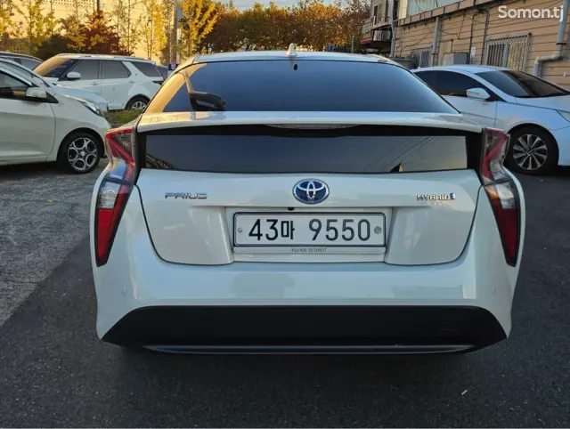 Toyota Prius 2018 · 1.8 AT
