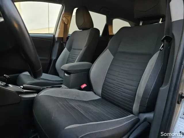 Toyota Auris 2015 · 1.8 AT