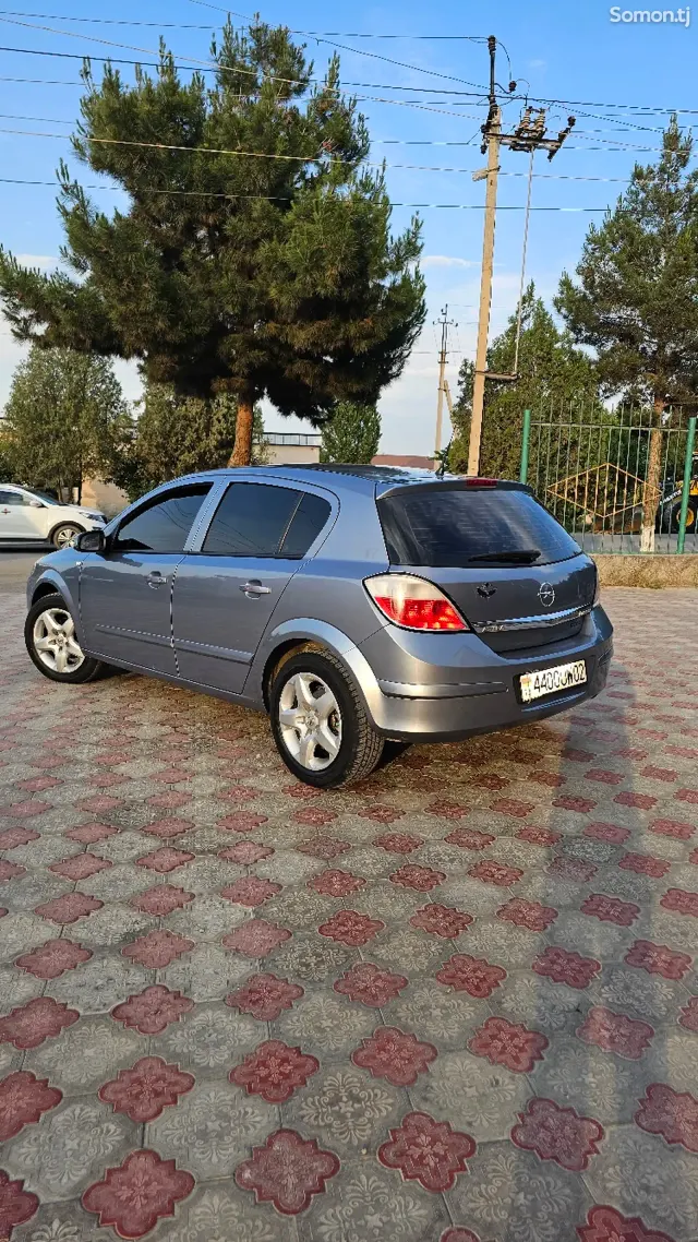 Opel Astra H 2007 · 1.6 MT