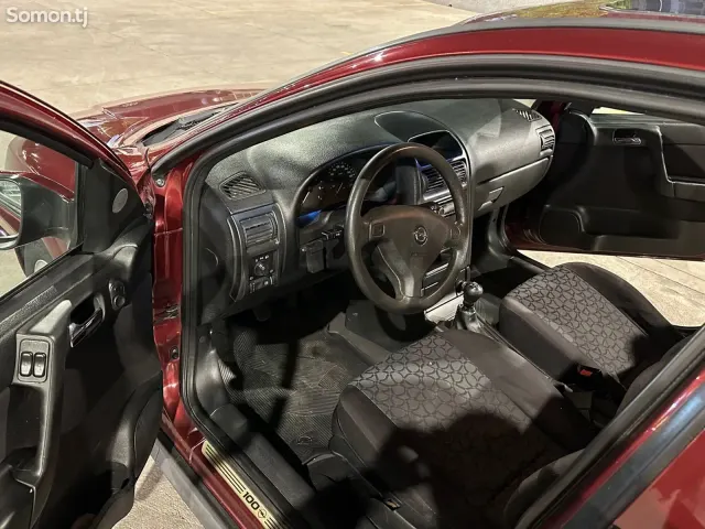 Opel Astra G 1999 · 1.8 MT