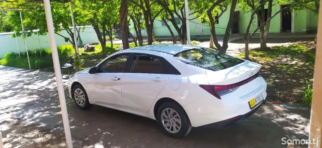Hyundai Elantra 2022 · 1.6 AT