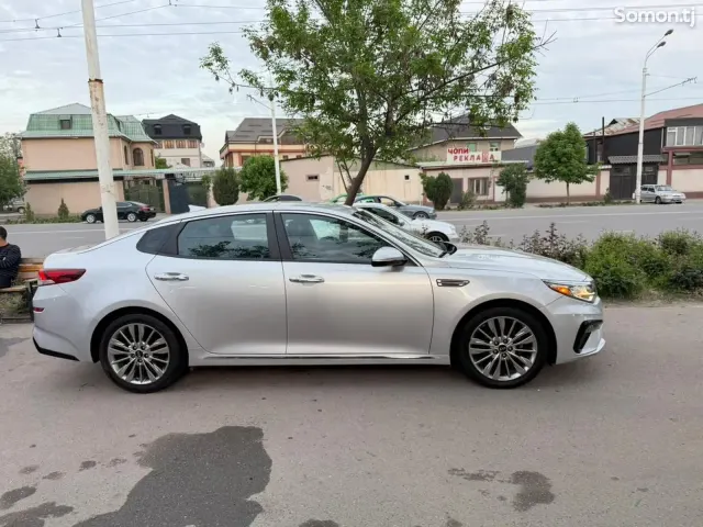 Kia K5 2019 · 2.4 AT