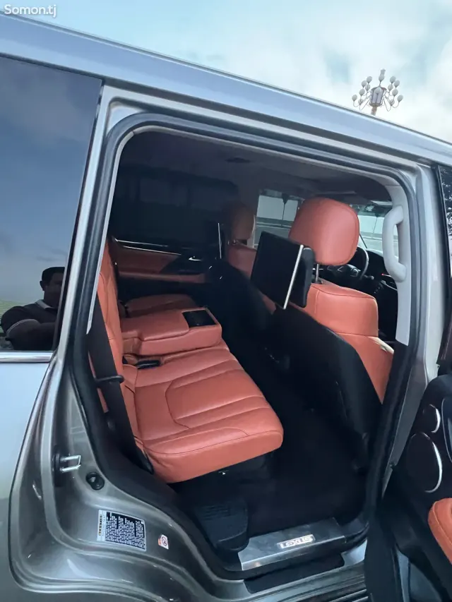 Lexus LX series 2017 · 5.7 AT