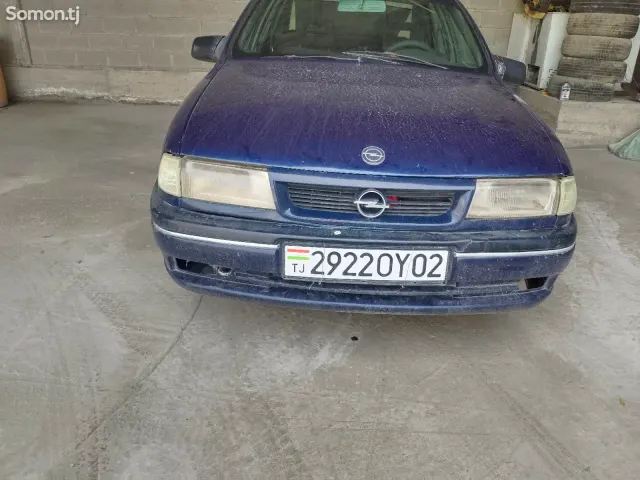 Opel Vectra A 1992 · 1.6 MT