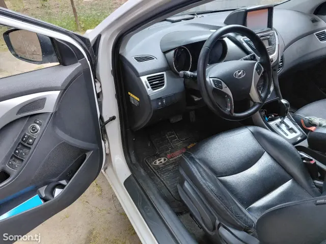 Hyundai Avante 2013 · 1.6 AT