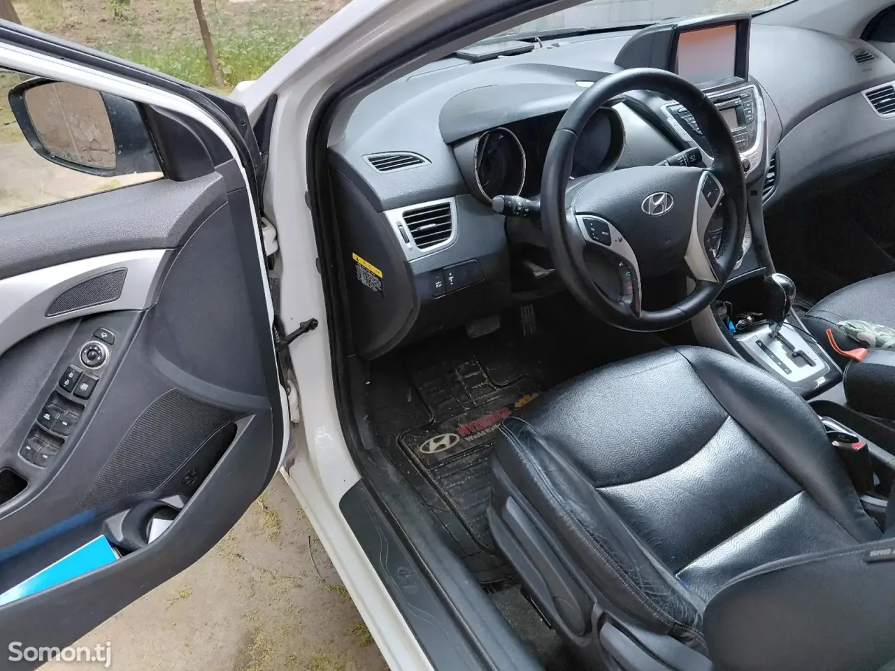 Hyundai Avante 2013 · 1.6 AT