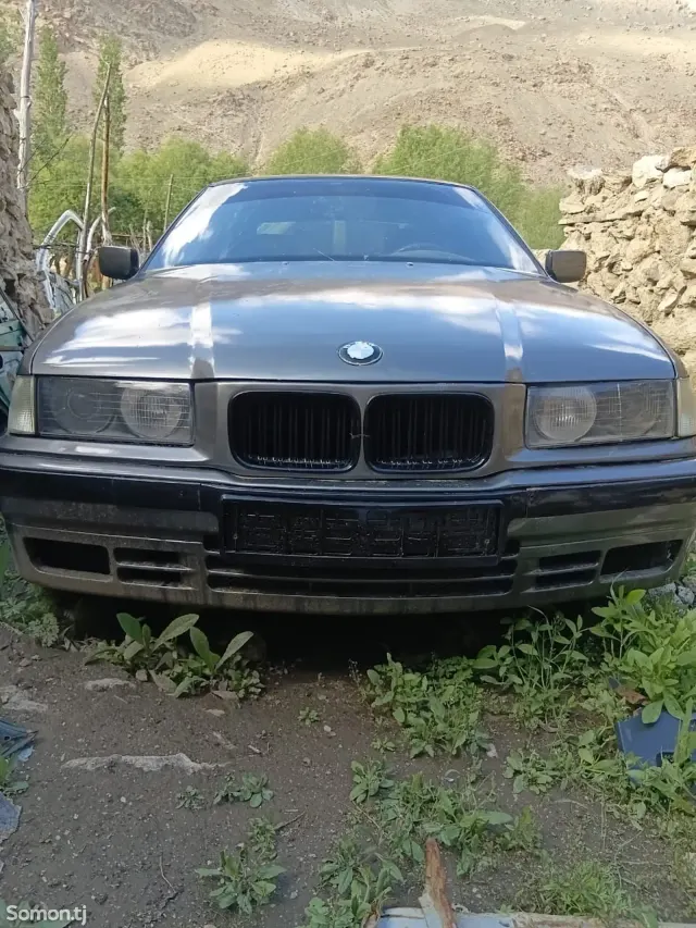 BMW 3 series 1993 · 1.6 MT