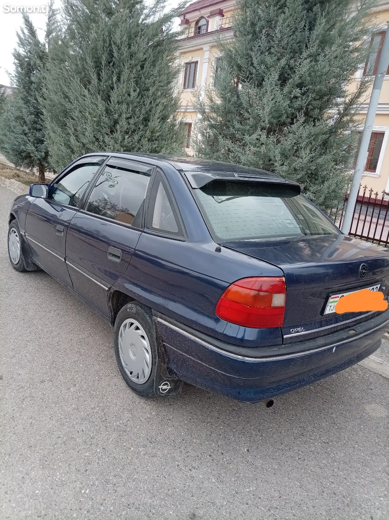 Opel Astra F 1993 · 1.6 MT