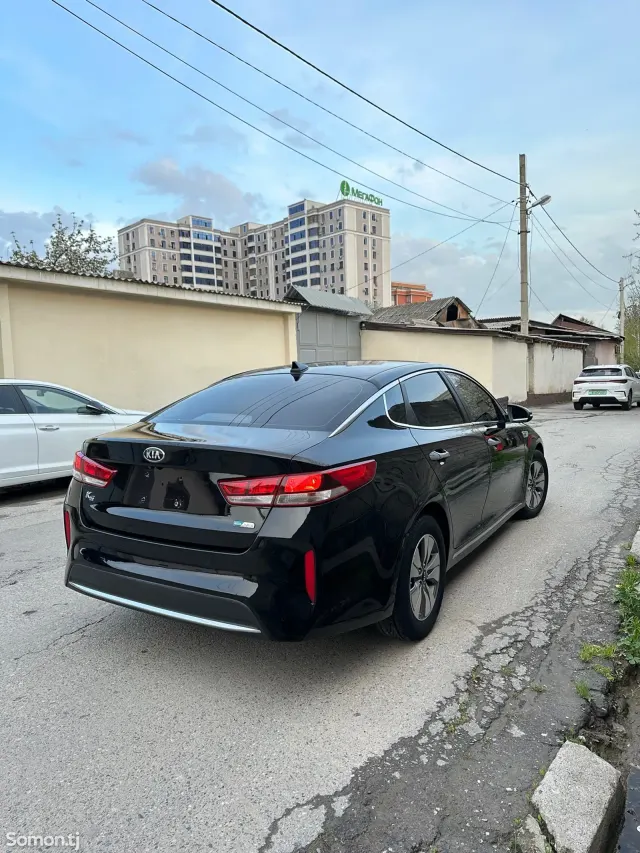 Kia K5 2018 · 2.0 AT