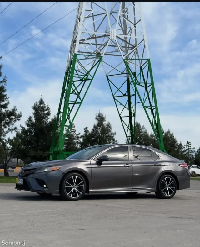 Toyota Camry 2018 · 2.5 AT