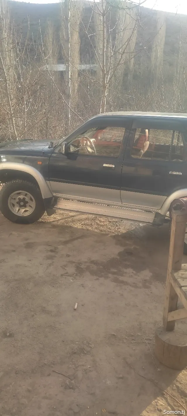 Toyota Hilux Surf 1996 · 2.0 MT