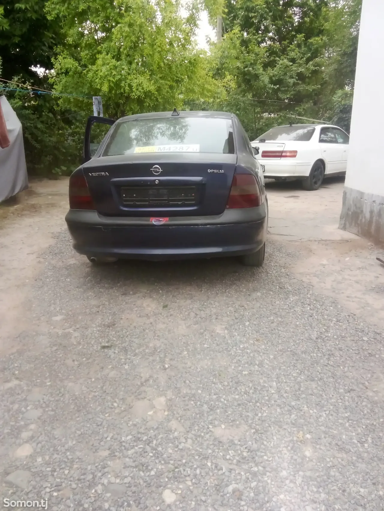 Opel Vectra B 1995 · 1.6 MT