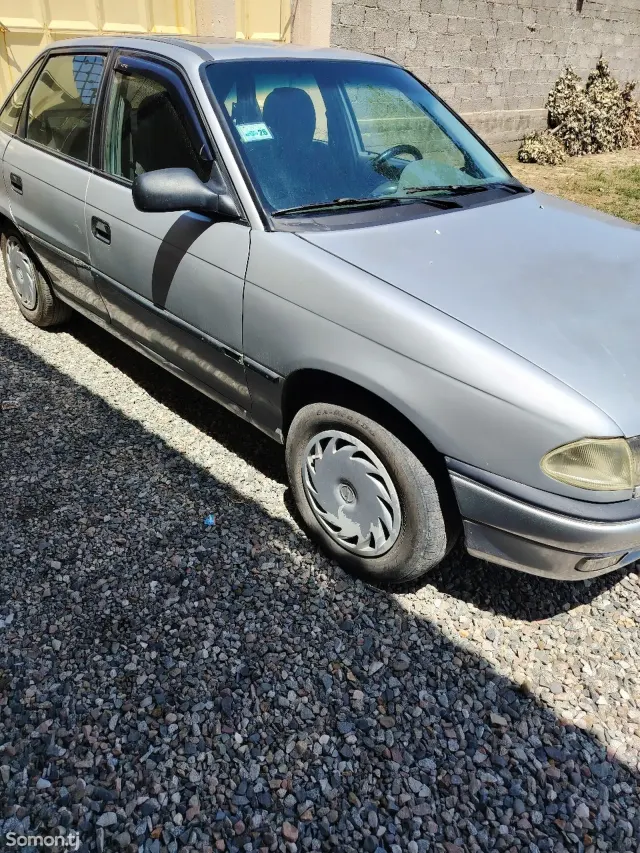 Opel Astra F 1994 · 1.6 MT