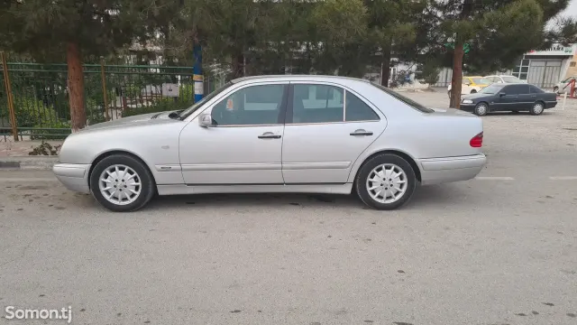 Mercedes-Benz E class 1996 · 2.3 AT