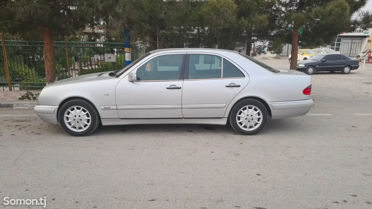 Mercedes-Benz E class 1996 · 2.3 AT