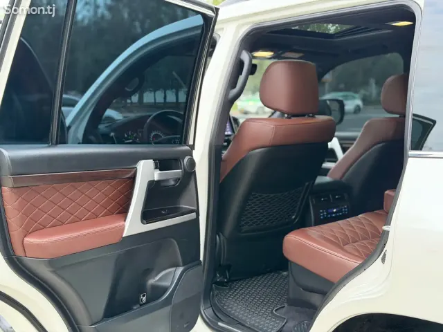 Toyota Land Cruiser 2018 · 4.5 AT