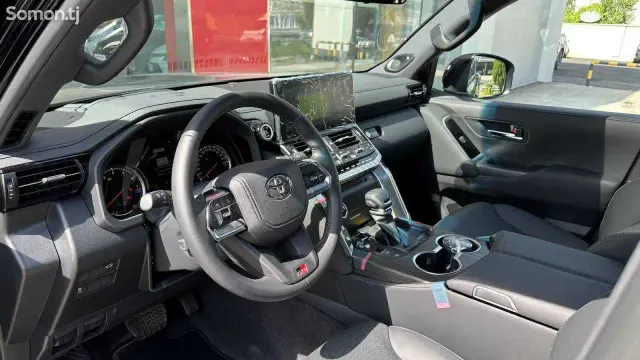 Toyota Land Cruiser 2023 · 3.5 AT