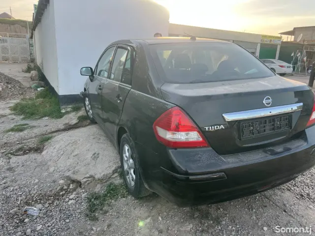 Nissan Tiida 2008 · MT