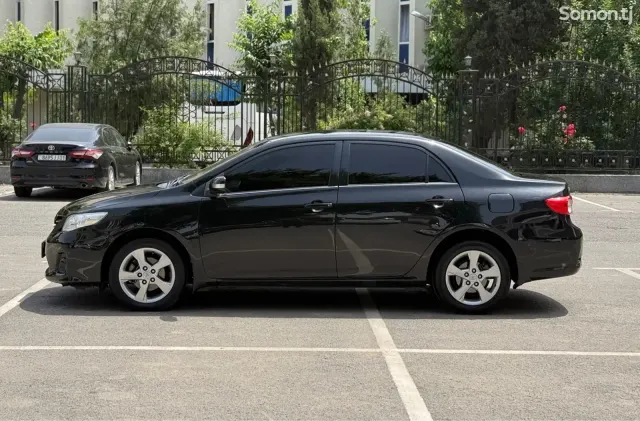Toyota Corolla 2013 · 1.6 AT