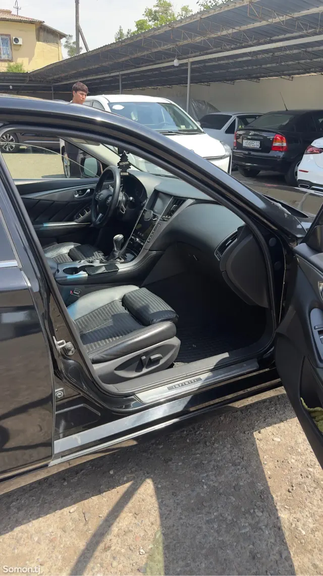 Infiniti Q series 2015 · 3.5 AT