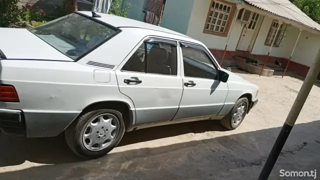 Mercedes-Benz W124 1989 · 1.8 MT