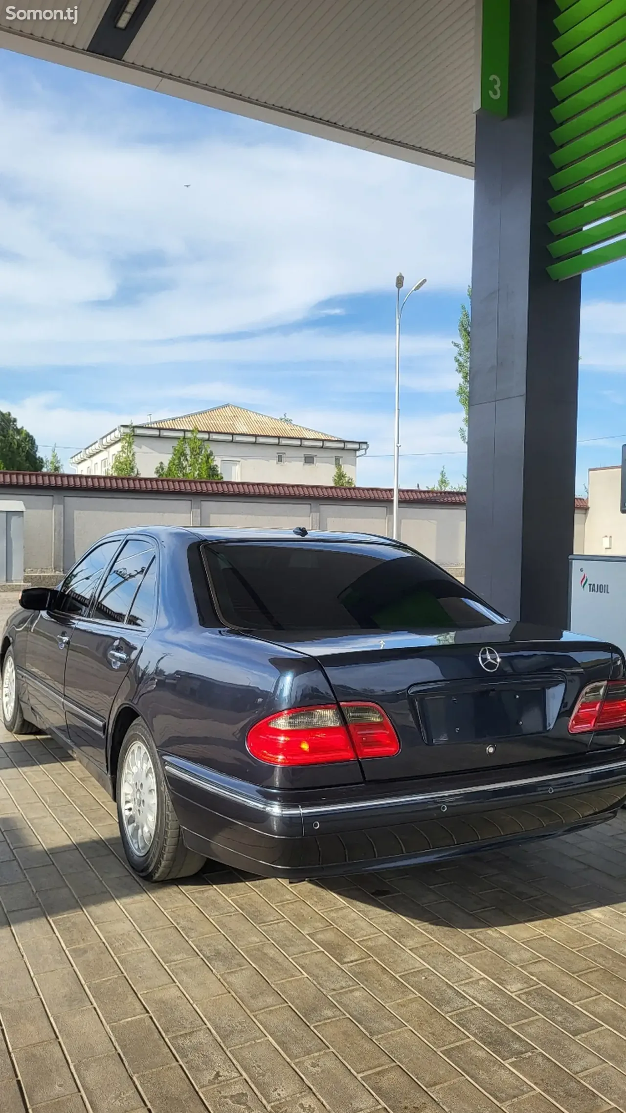 Mercedes-Benz E class 2001 · 3.2 AT