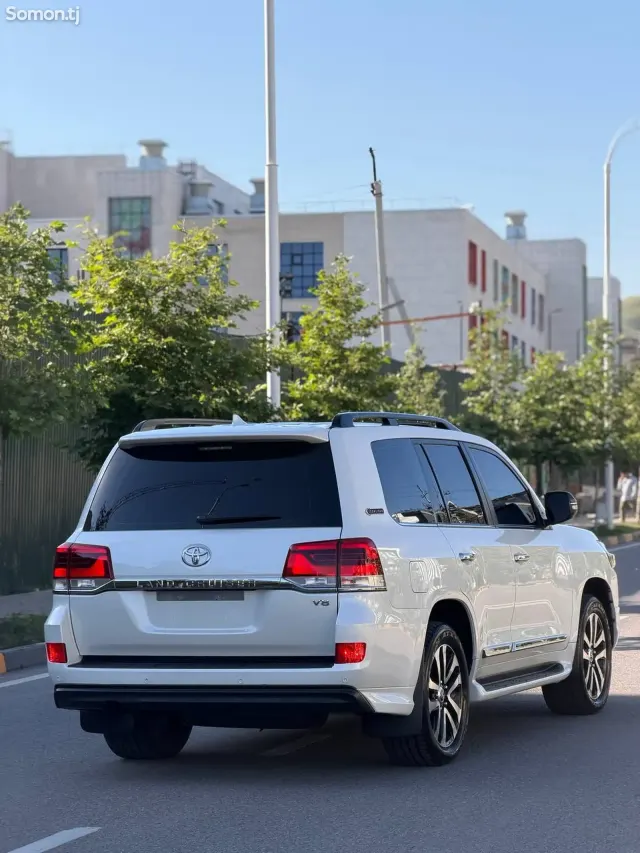 Toyota Land Cruiser 2019 · 4.6 AT