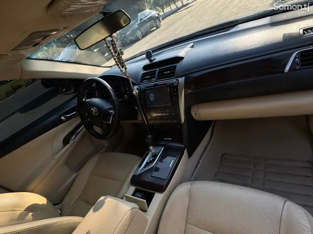 Toyota Camry 2015 · 2.5 AT