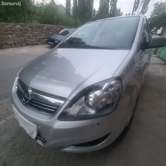 Opel Zafira 2012 · 1.8 MT