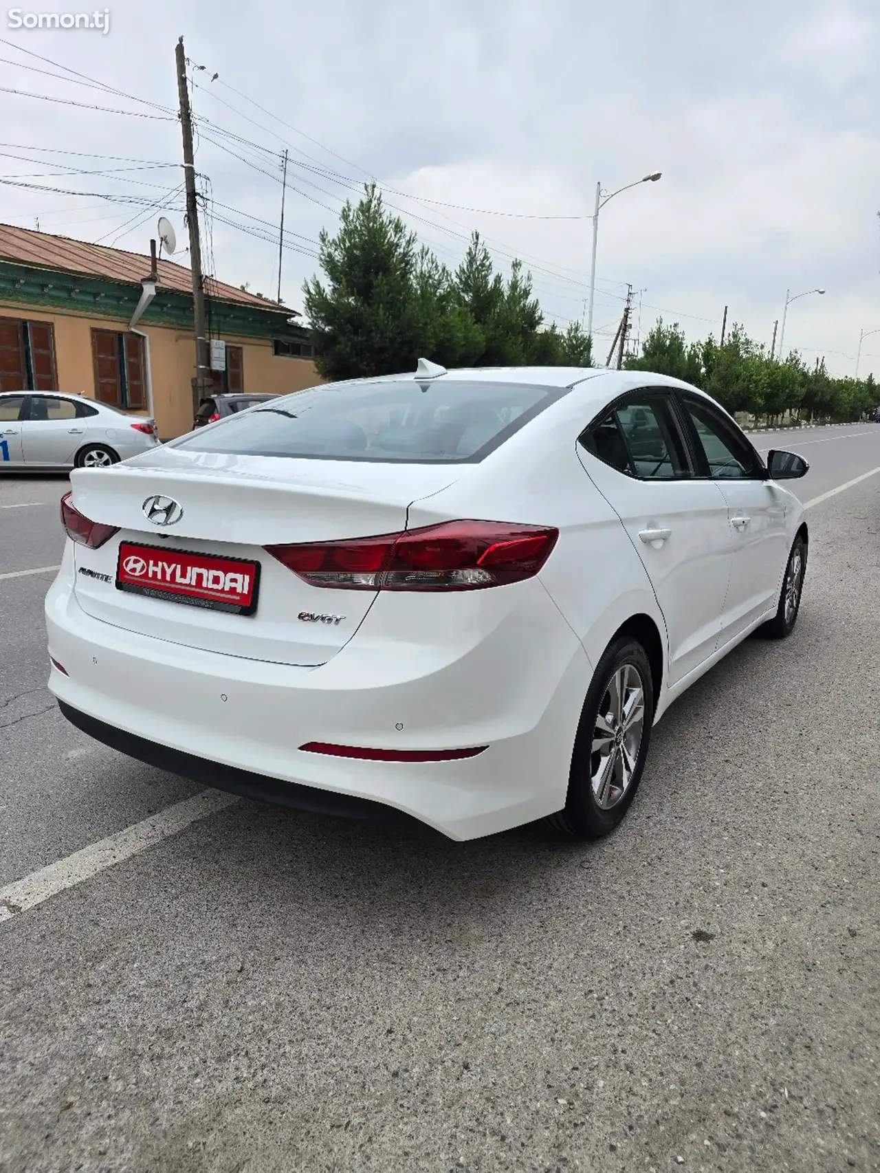Hyundai Avante 2015 · 1.7 AT