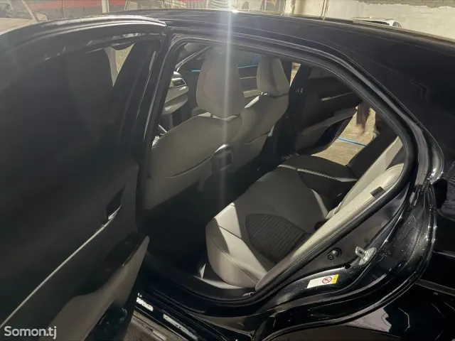 Toyota Camry 2018 · 2.5 AT