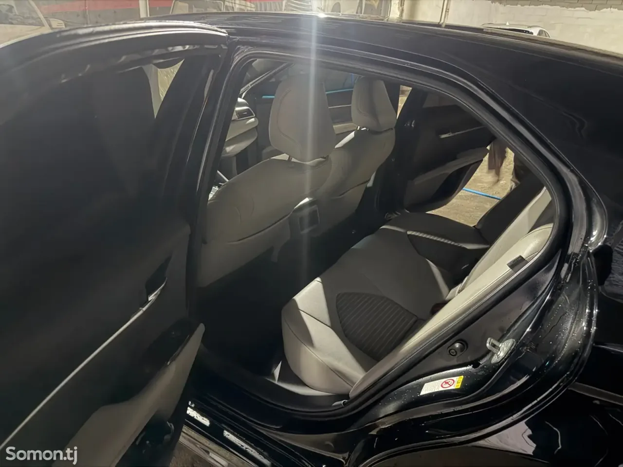 Toyota Camry 2018 · 2.5 AT