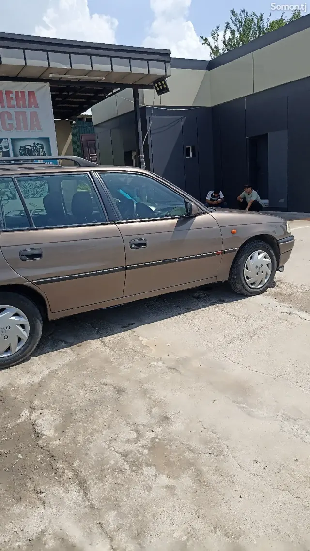 Opel Astra F 1998 · 1.6 MT