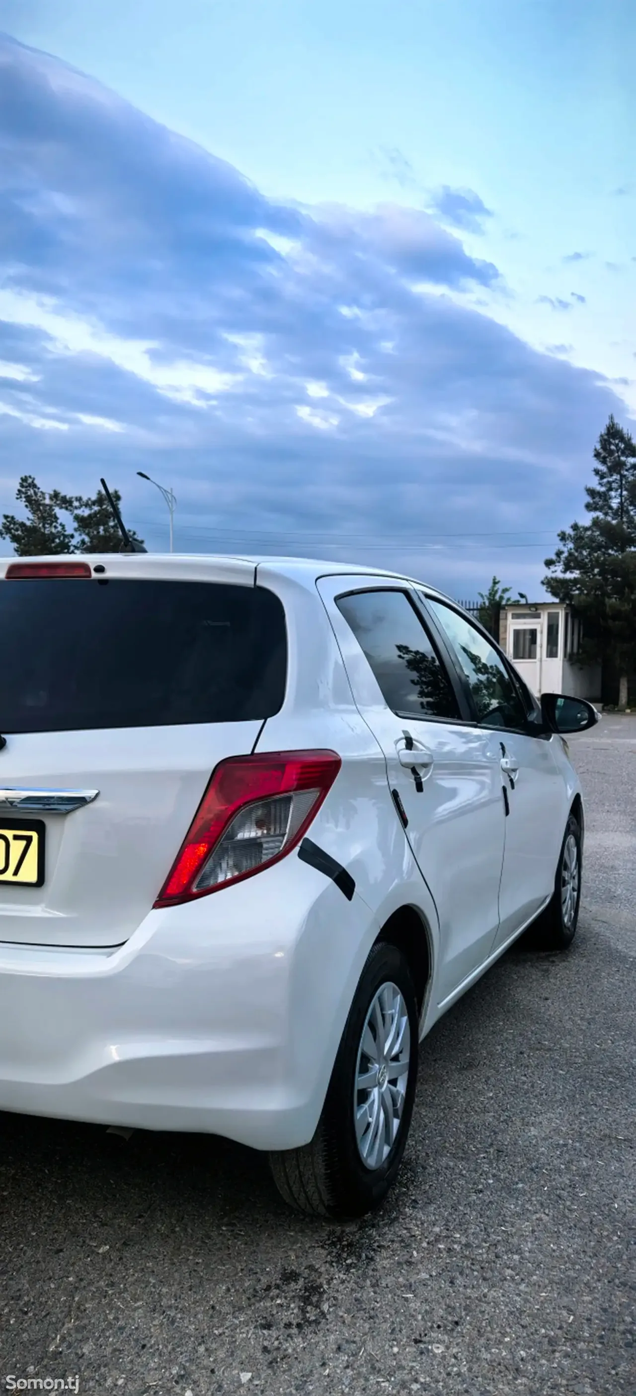 Toyota Vitz 2011 · 1.1 AT