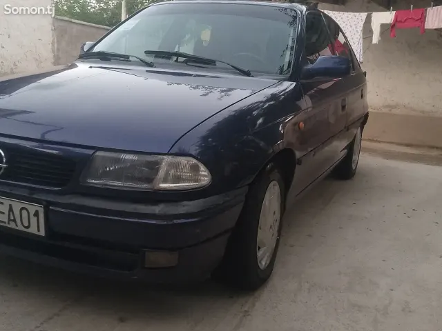 Opel Astra F 1998 · 1.8 MT