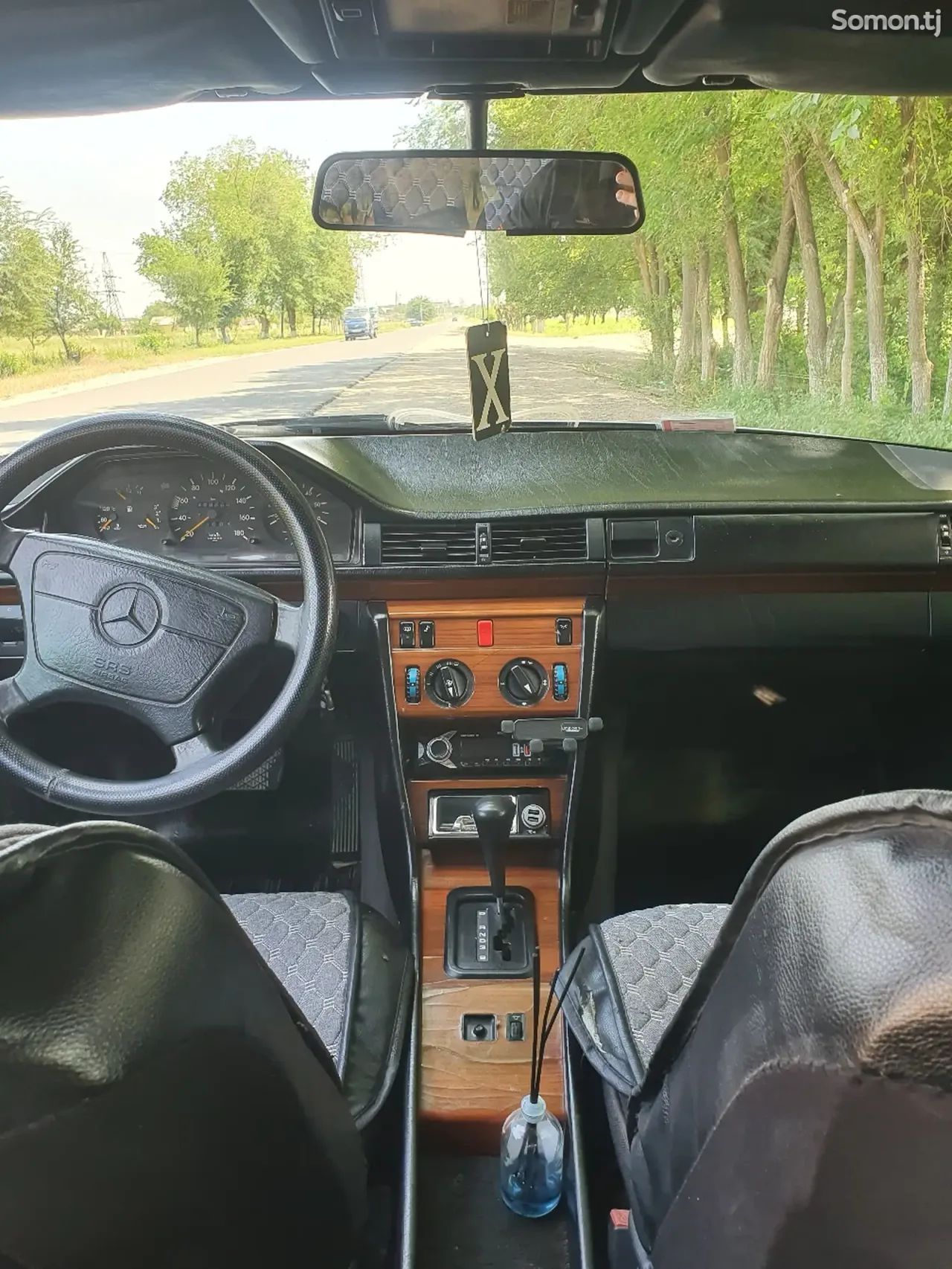 Mercedes-Benz W124 1993 · 2.0 AT