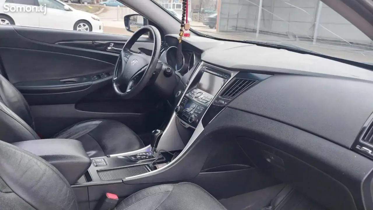 Hyundai Sonata 2011 · 2.0 AT