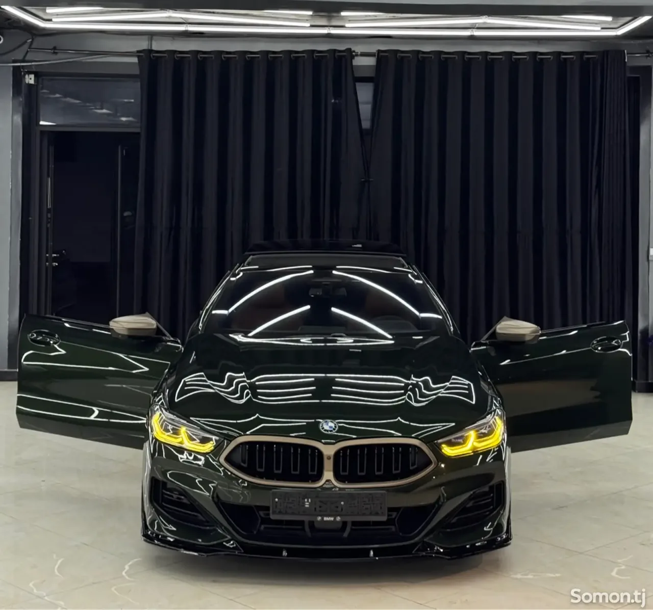 BMW M8 2023 · 4.4 AT