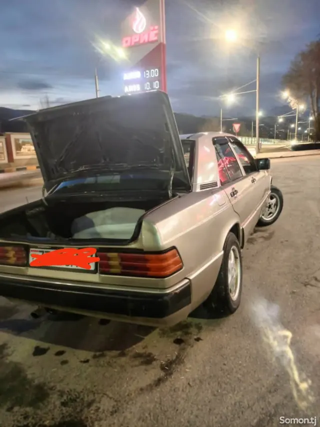 Mercedes-Benz W201 1994 · 2.0 MT