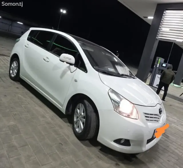 Toyota Verso 2011 · 2.0 MT