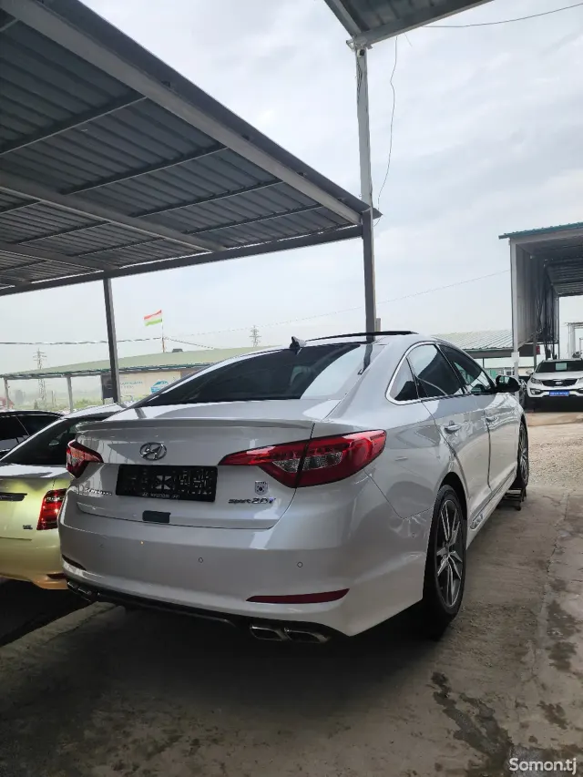 Hyundai Sonata 2015 · 2.0 AT